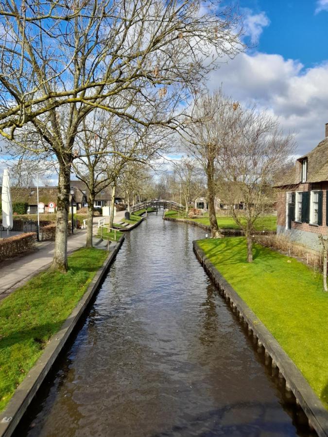 Wuivend Riet Gelegen Op Resort Venetie Giethoorn Dış mekan fotoğraf