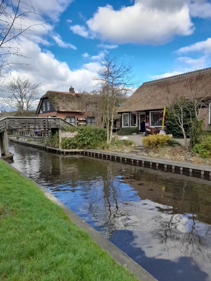 Wuivend Riet Gelegen Op Resort Venetie Giethoorn Dış mekan fotoğraf